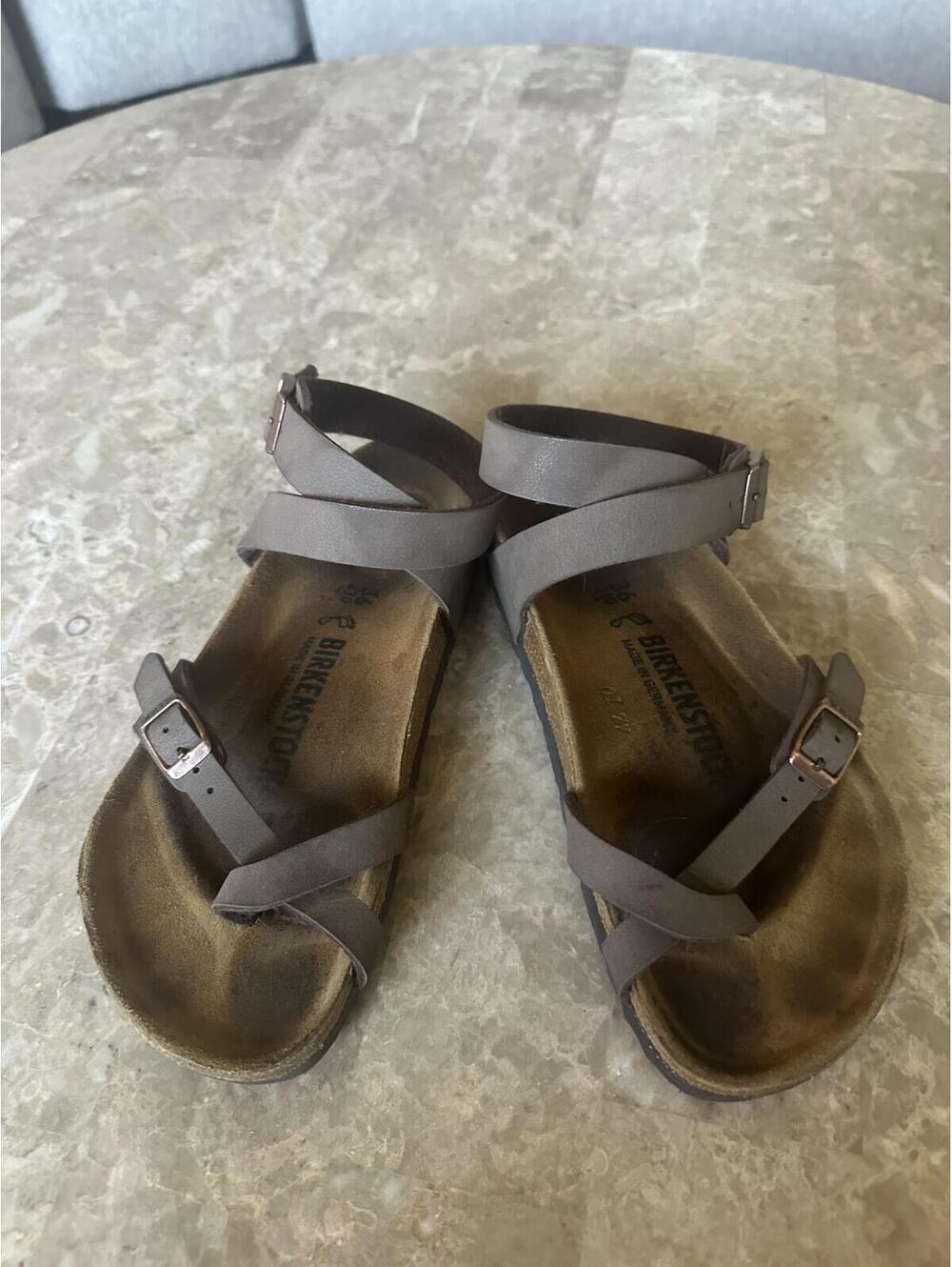 Women’s Yara Oiled Leather Flat Mocha